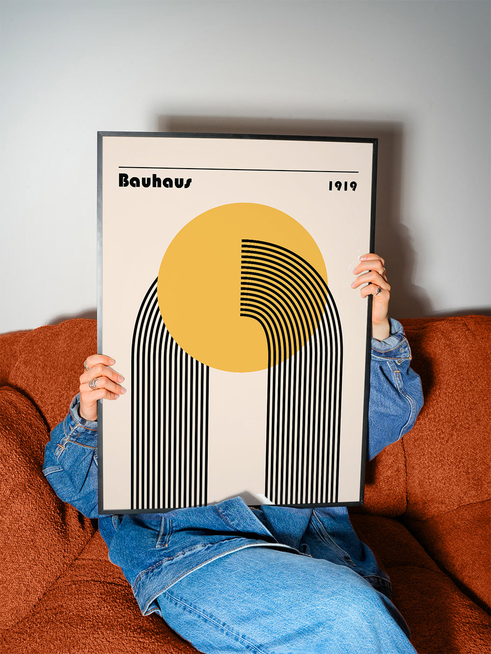 Geometrisk Bauhaus-plakat med gul cirkel