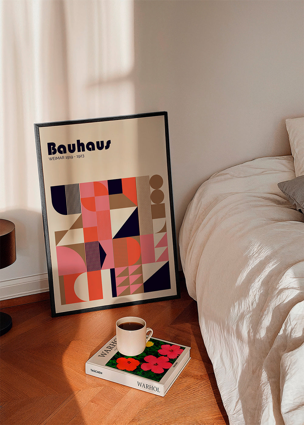 Geometrisk Bauhaus-plakat i koral og pink