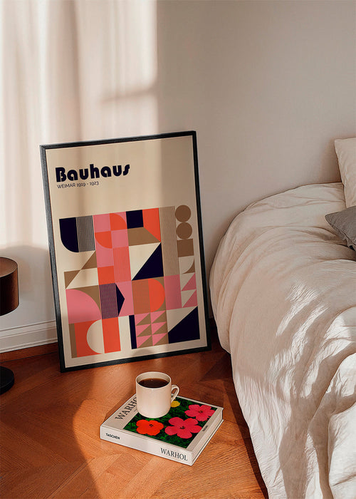 Geometrisk Bauhaus-plakat i koral og pink