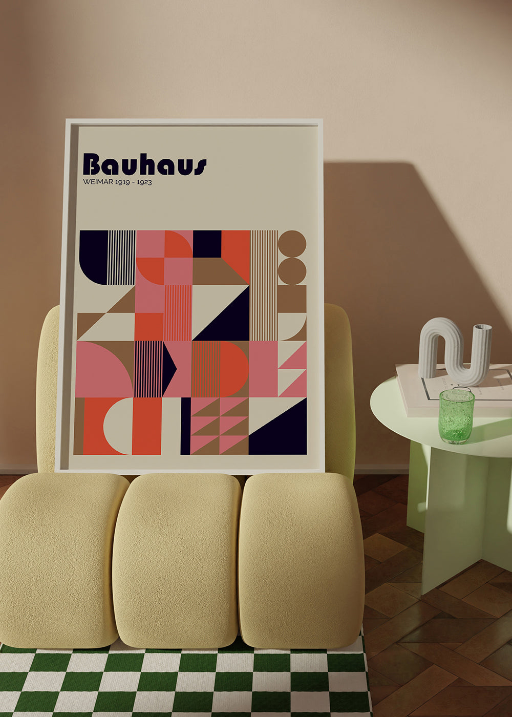 Geometrisk Bauhaus-plakat i koral og pink