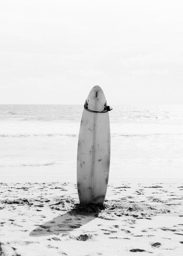 Sportkunst: surfbræt på stranden