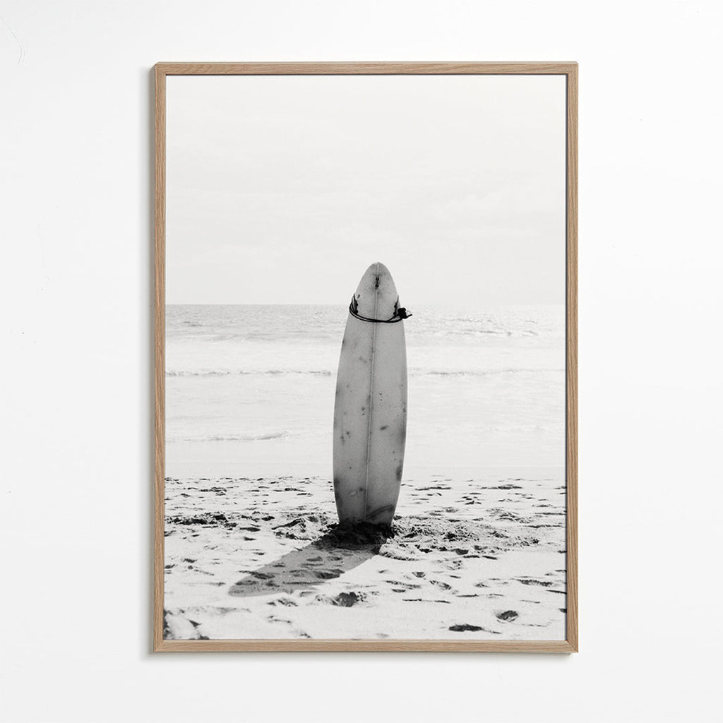 Sportkunst: surfbræt på stranden