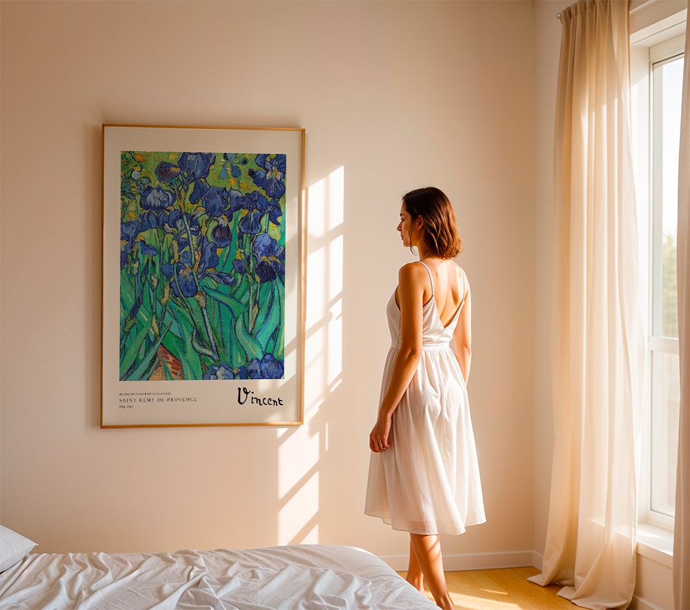 Botanisk plakat: blå iris med ekspressive penselstrøg