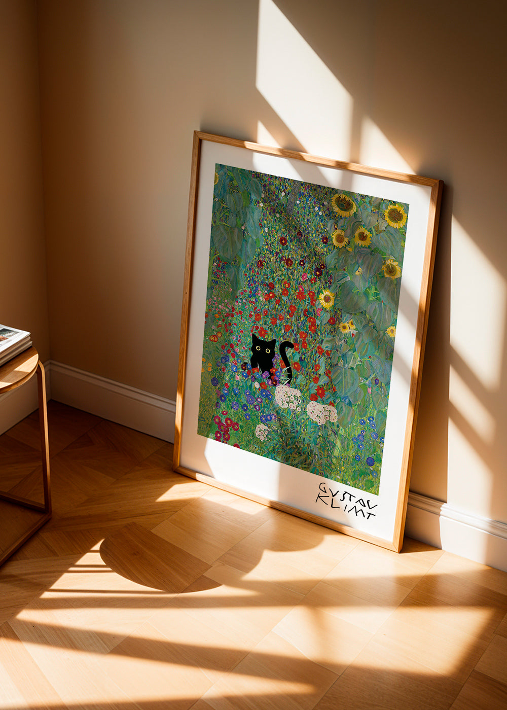 Kat i have kunstværk i Klimt-stil
