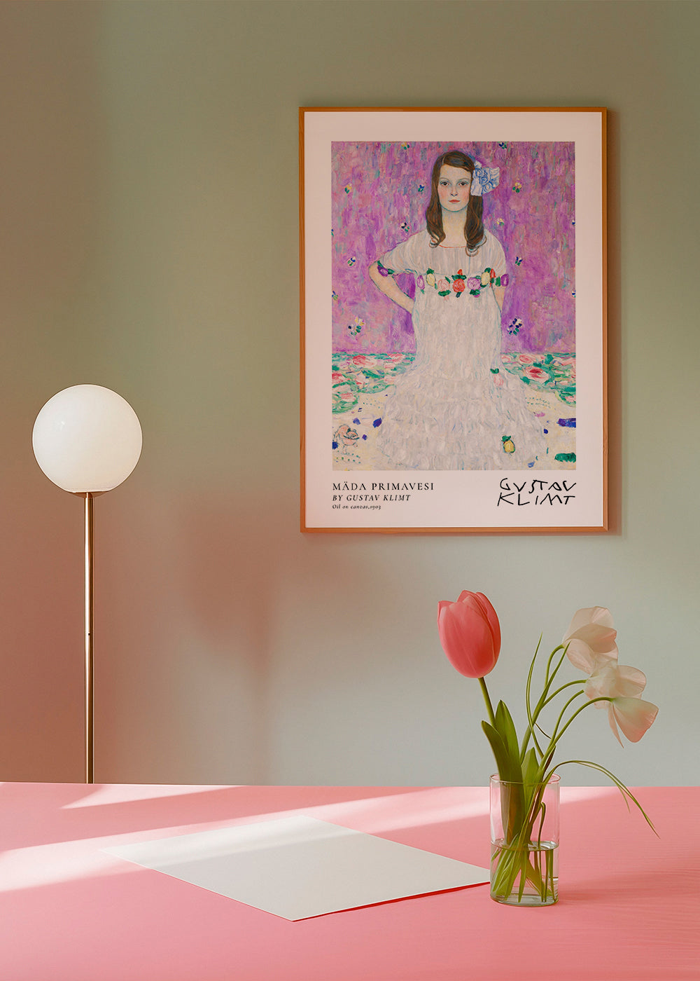 Illustration af pige i hvid kjole med blomsterkrans