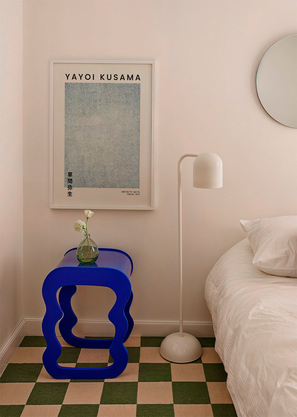 Minimalistisk plakat med blå prikstruktur
