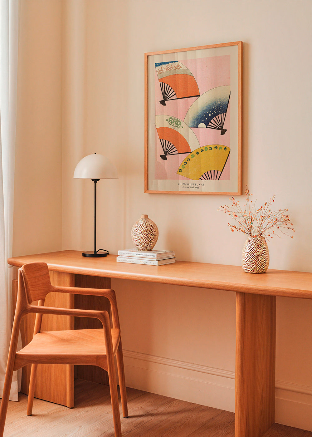 Japansk illustration med vifter på pink baggrund