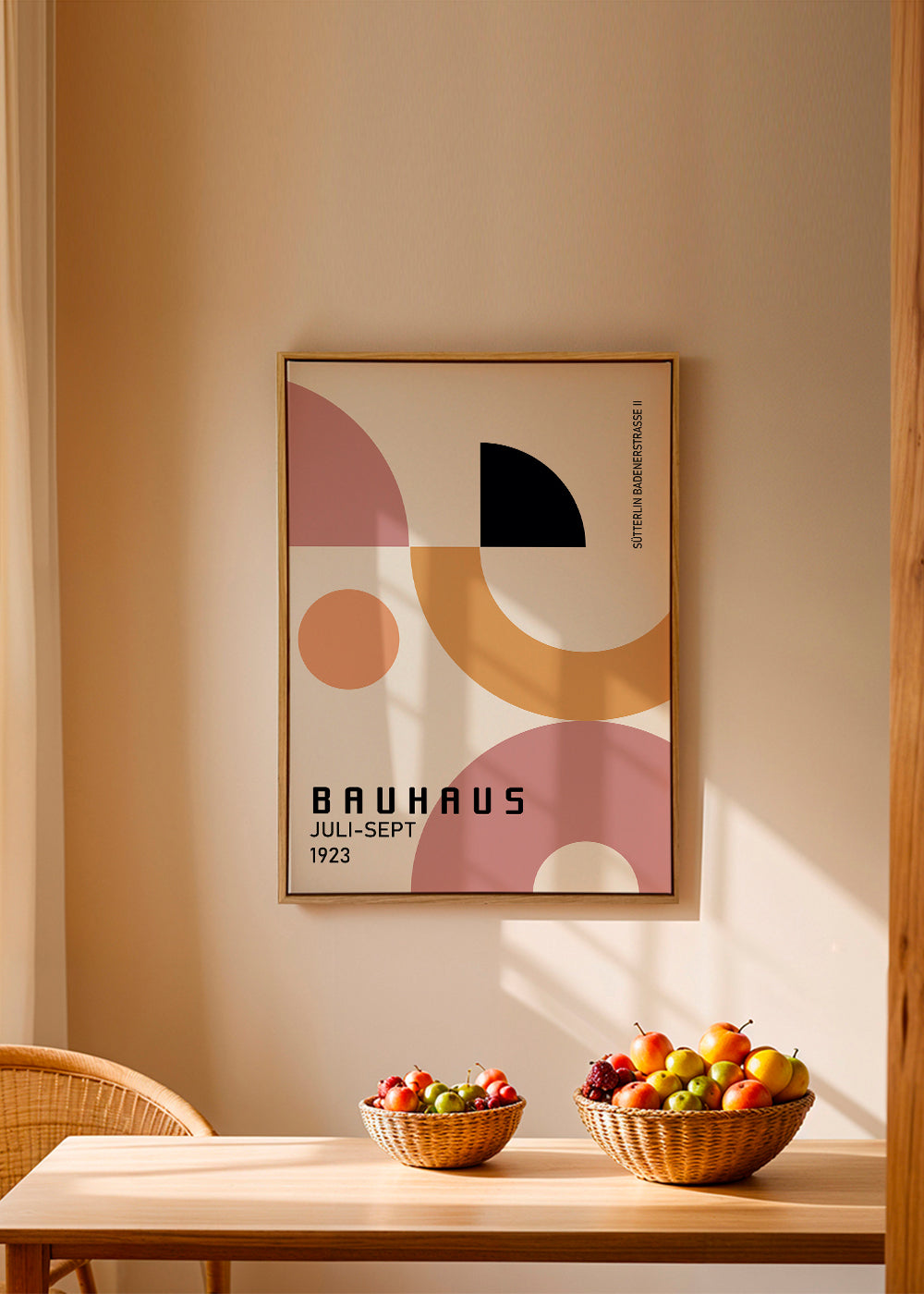 Geometrisk Bauhaus-plakat rosa og sennep
