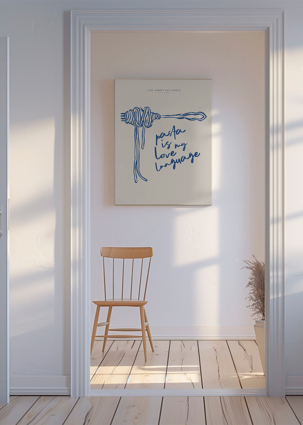 Køkkenkunst med pasta og blå typografi