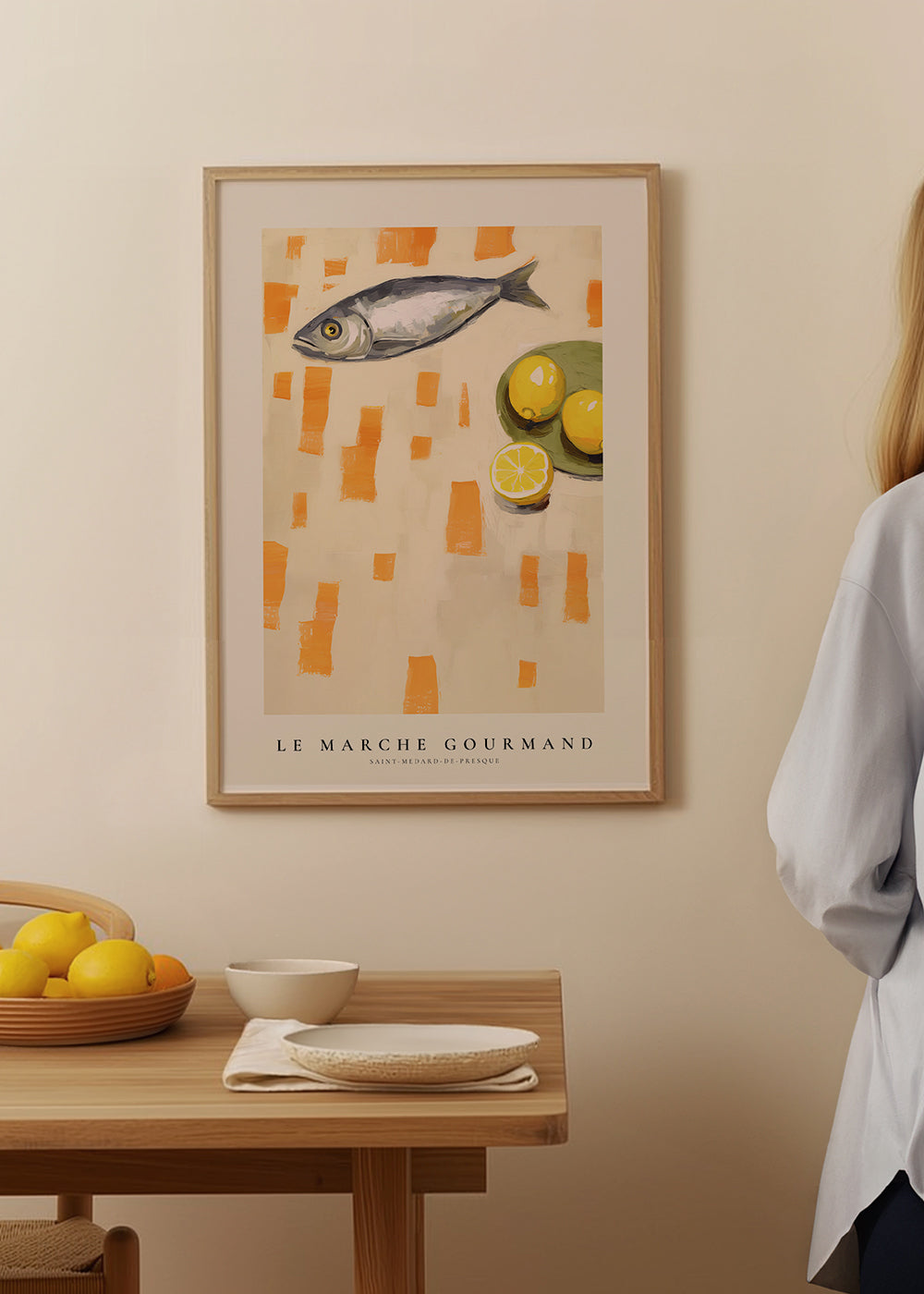 Køkkenkunst med fisk og citroner