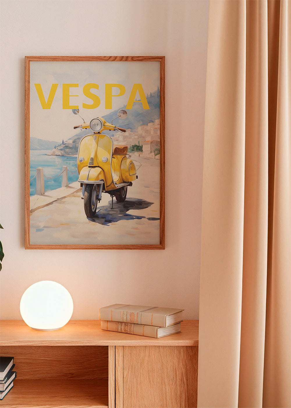 Byplakat Gul Vespa ved kysten