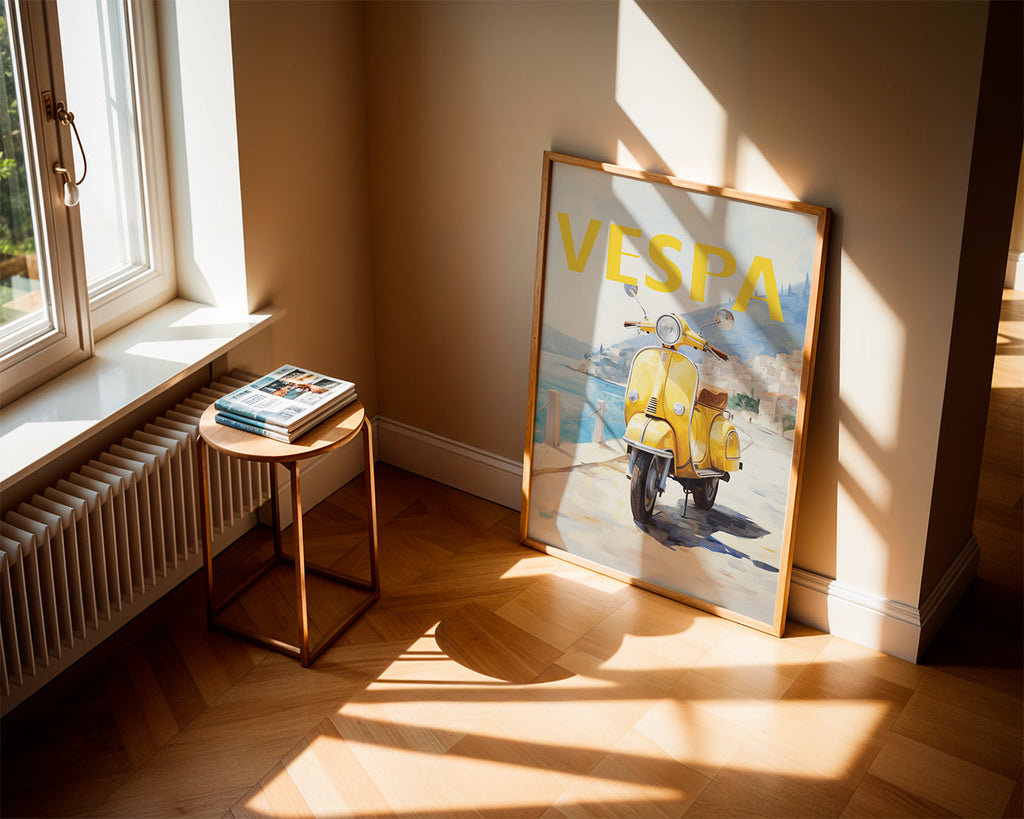 Byplakat Gul Vespa ved kysten