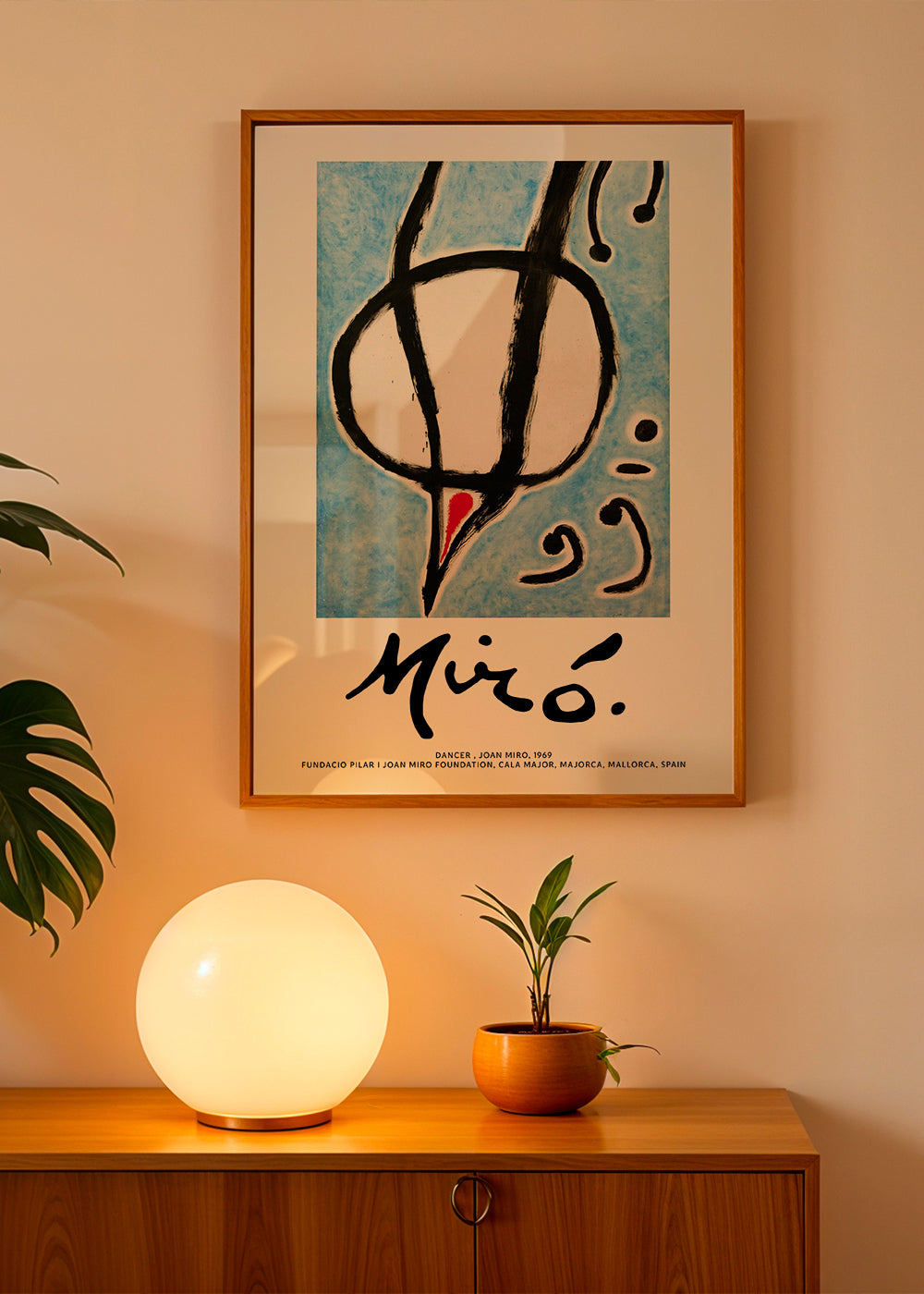 Abstrakt kunst Miró, sort gestus på blå