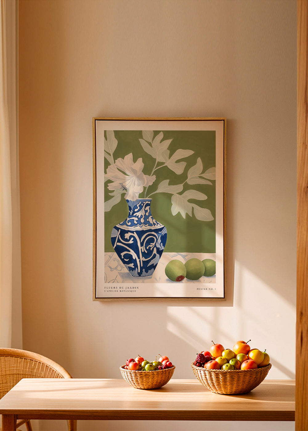 Botanisk plakat med blå vase og grønne grene