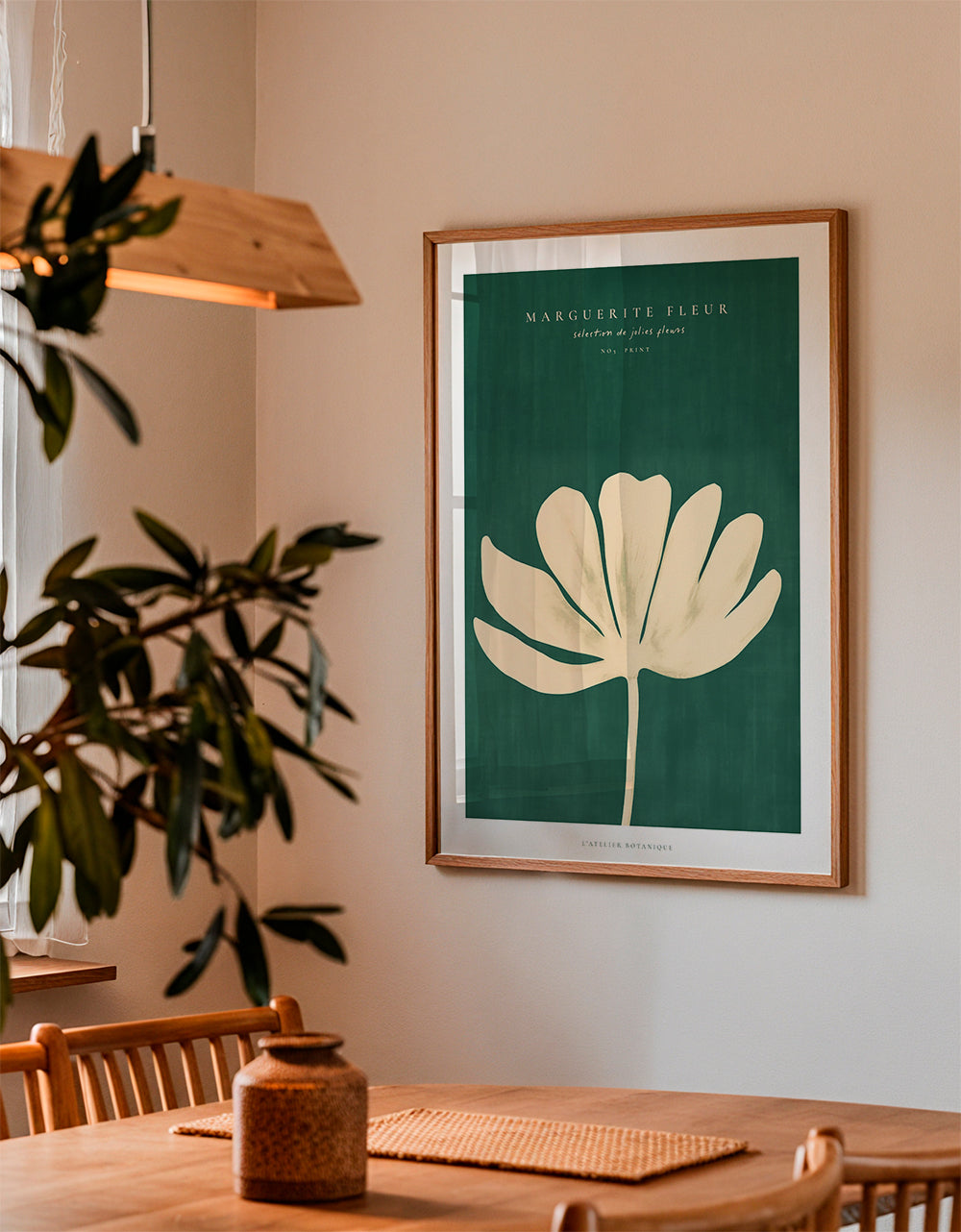Botanisk plakat med marguerit i creme-silhuet