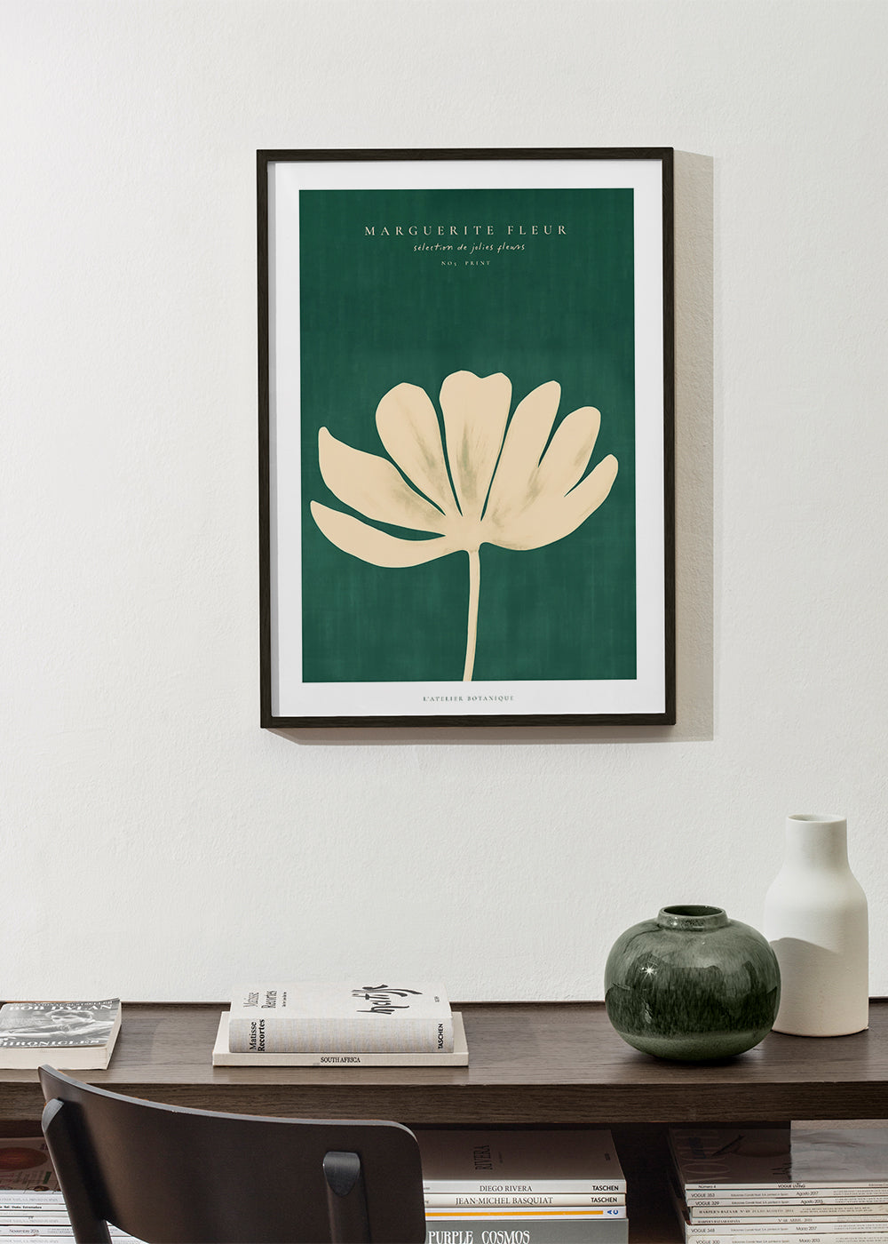 Botanisk plakat med marguerit i creme-silhuet