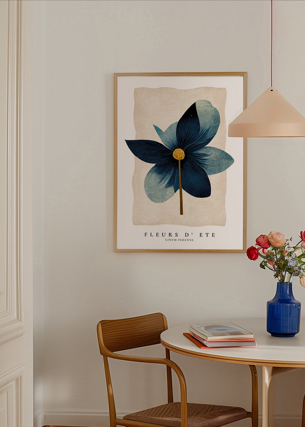 Botanisk plakat blå med central blomst