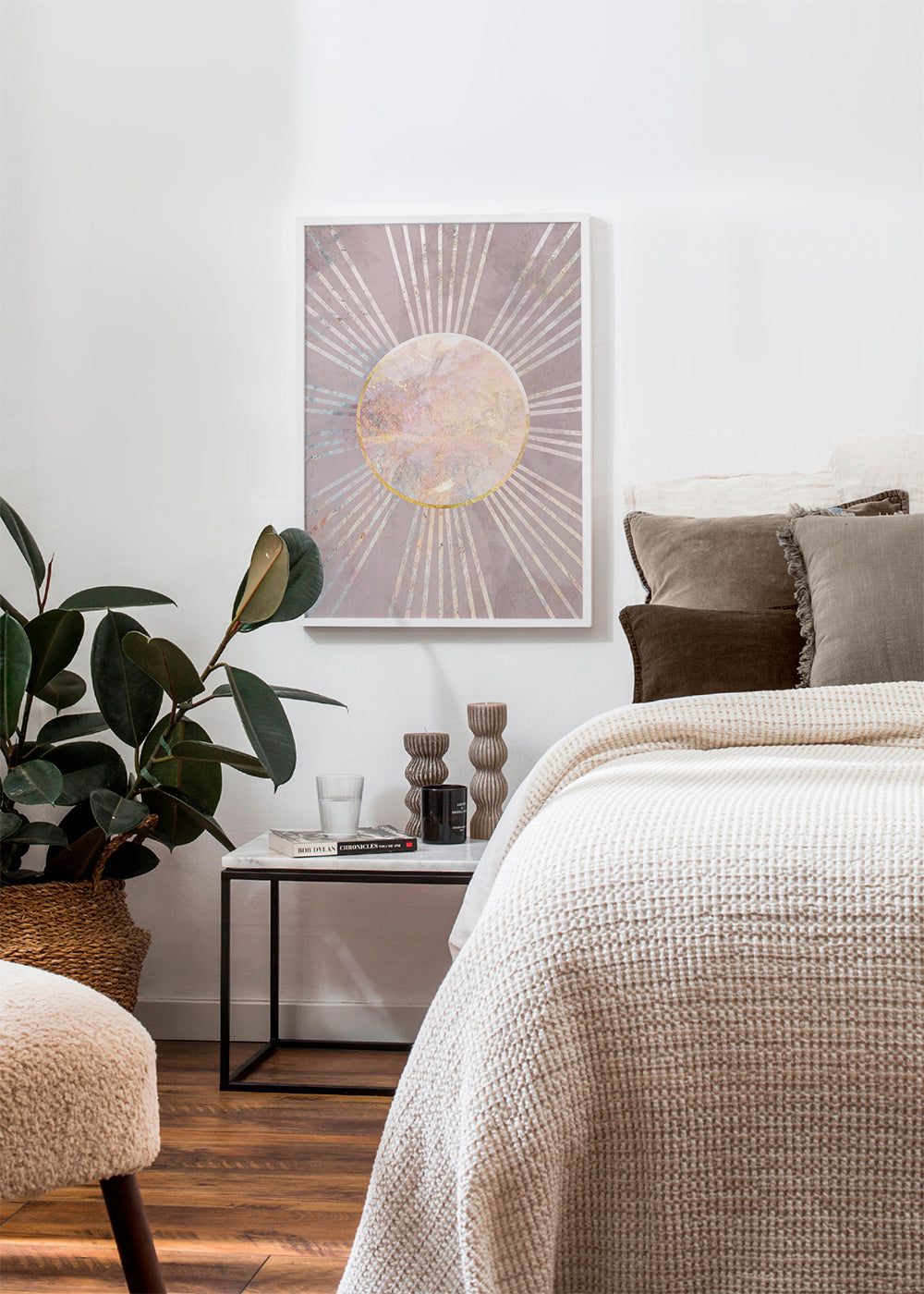 Abstrakt billede med rosa sol i midten