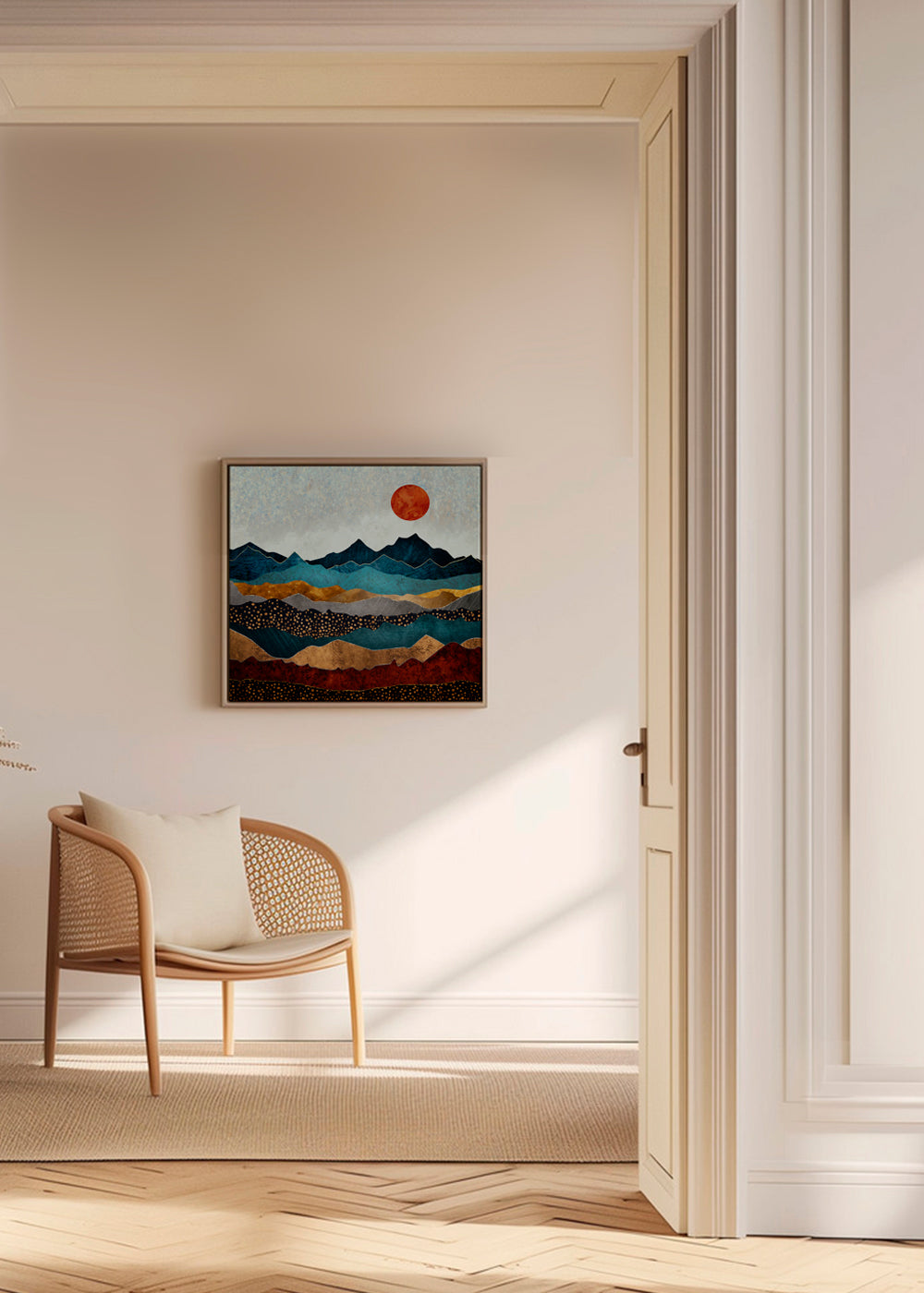Landskabskunst med lagdelte bjerge og ravfarvet sol