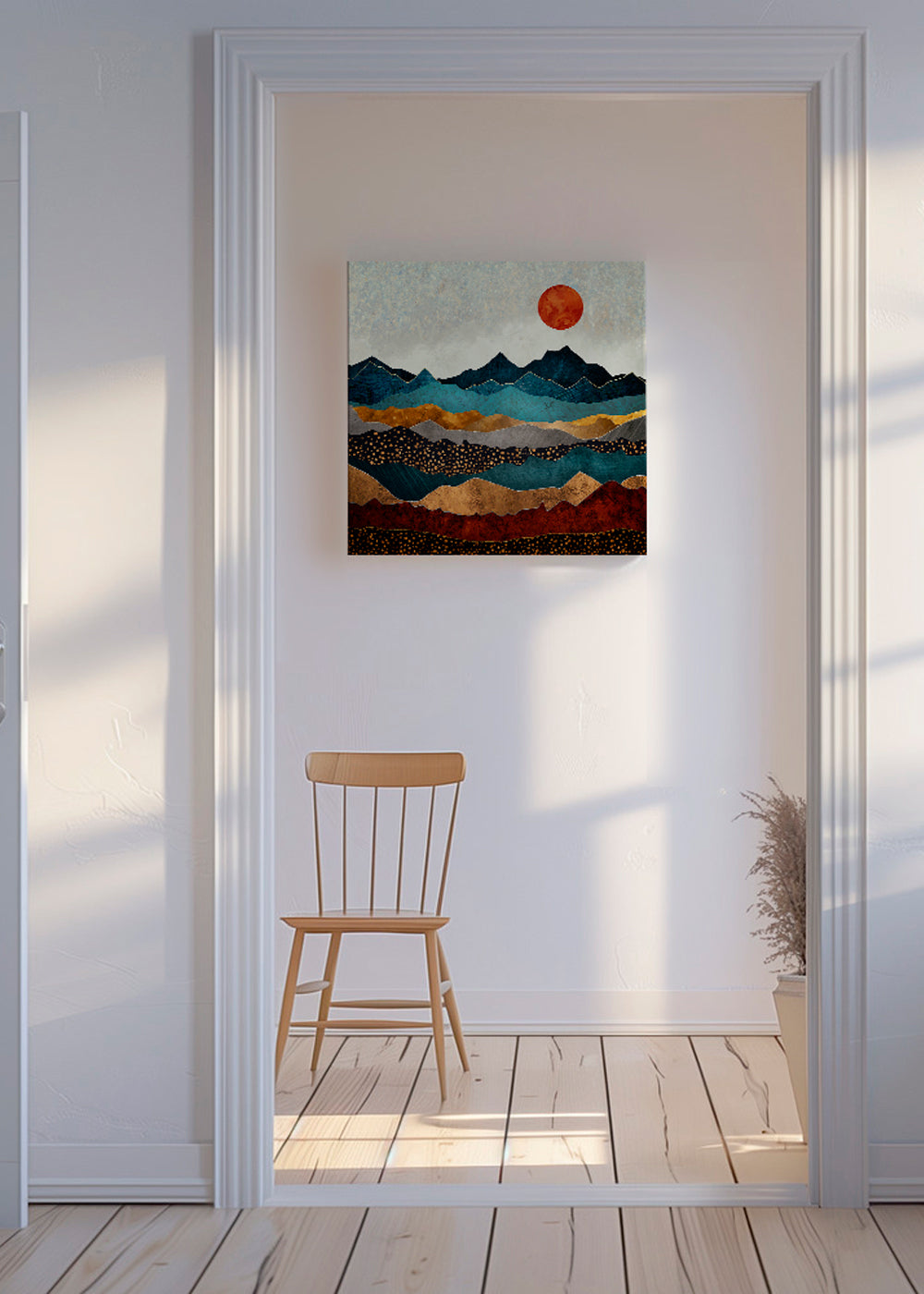 Landskabskunst med lagdelte bjerge og ravfarvet sol