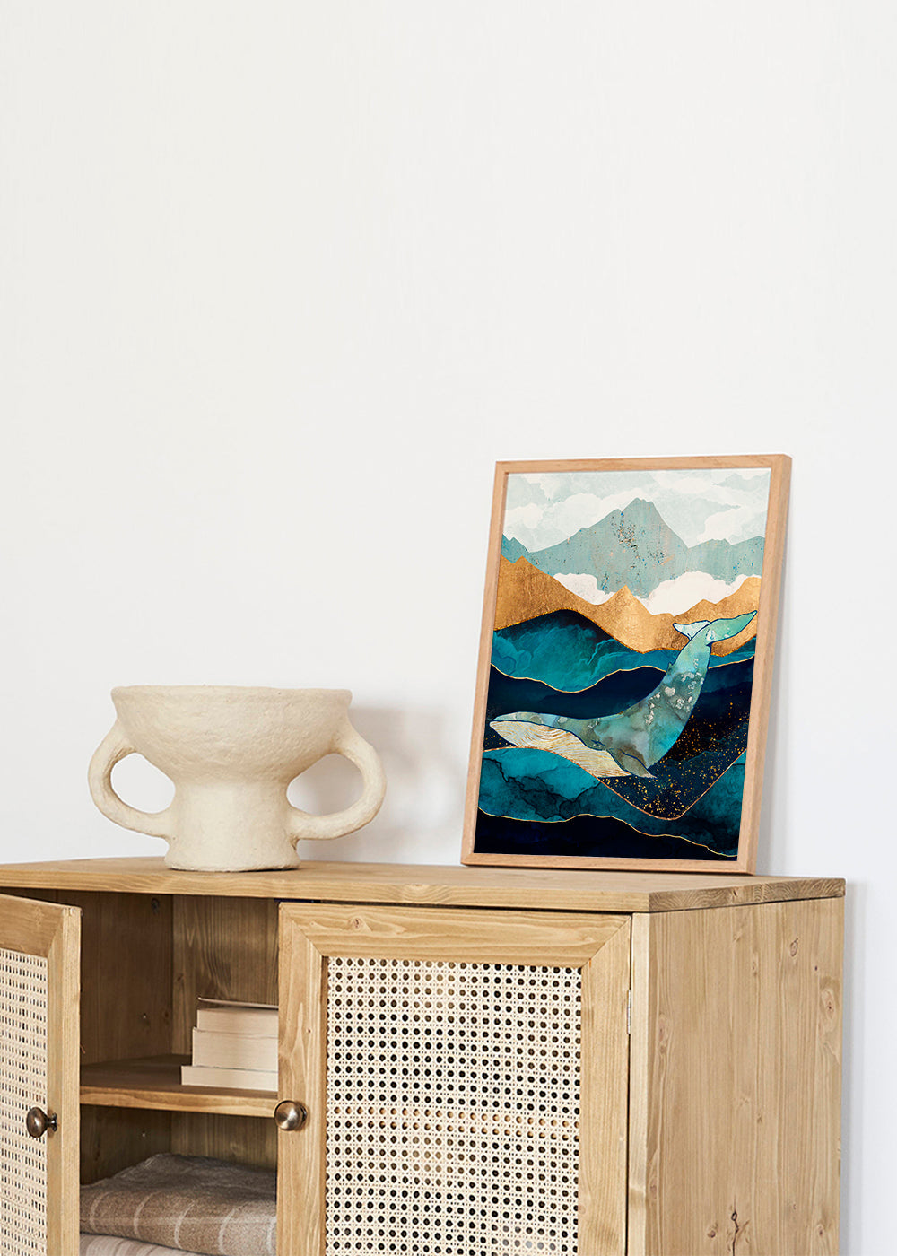 Kunst blaae hval over gyldne bølger