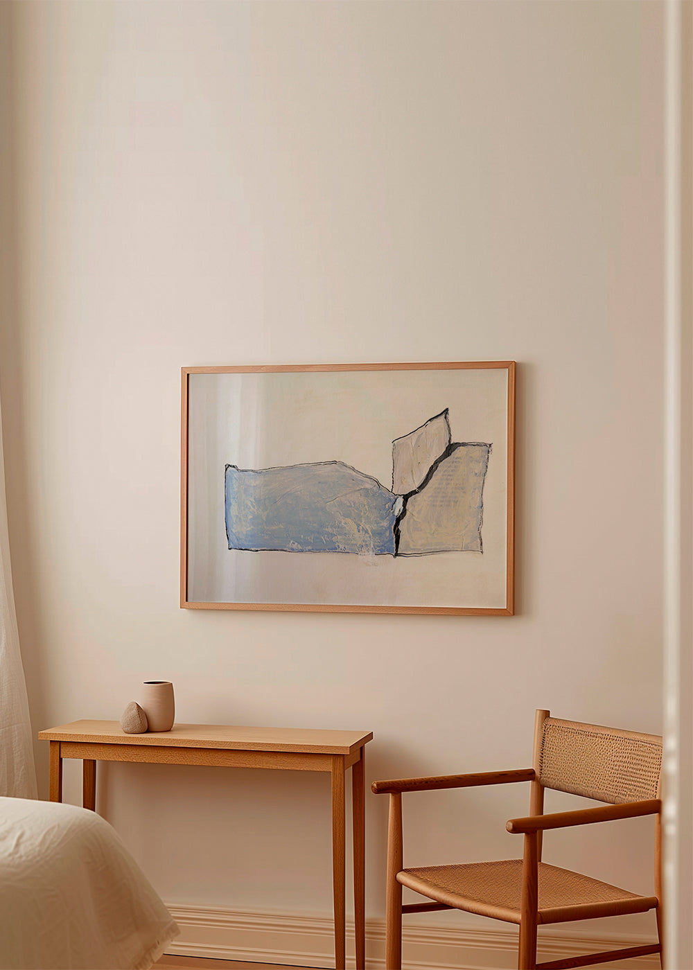 Abstrakt maleri med blå plet og kontur