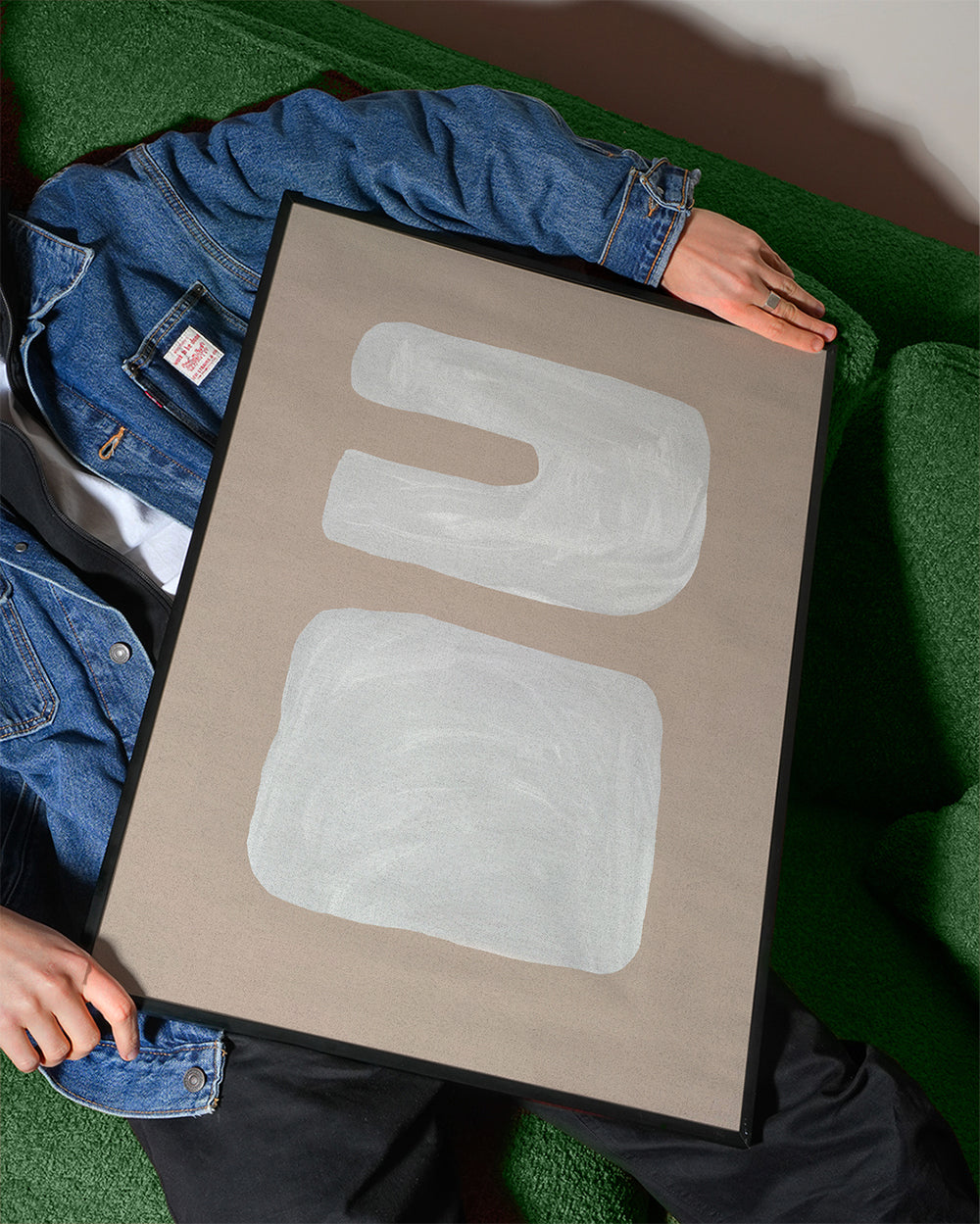 Minimal kunst med to hvide former