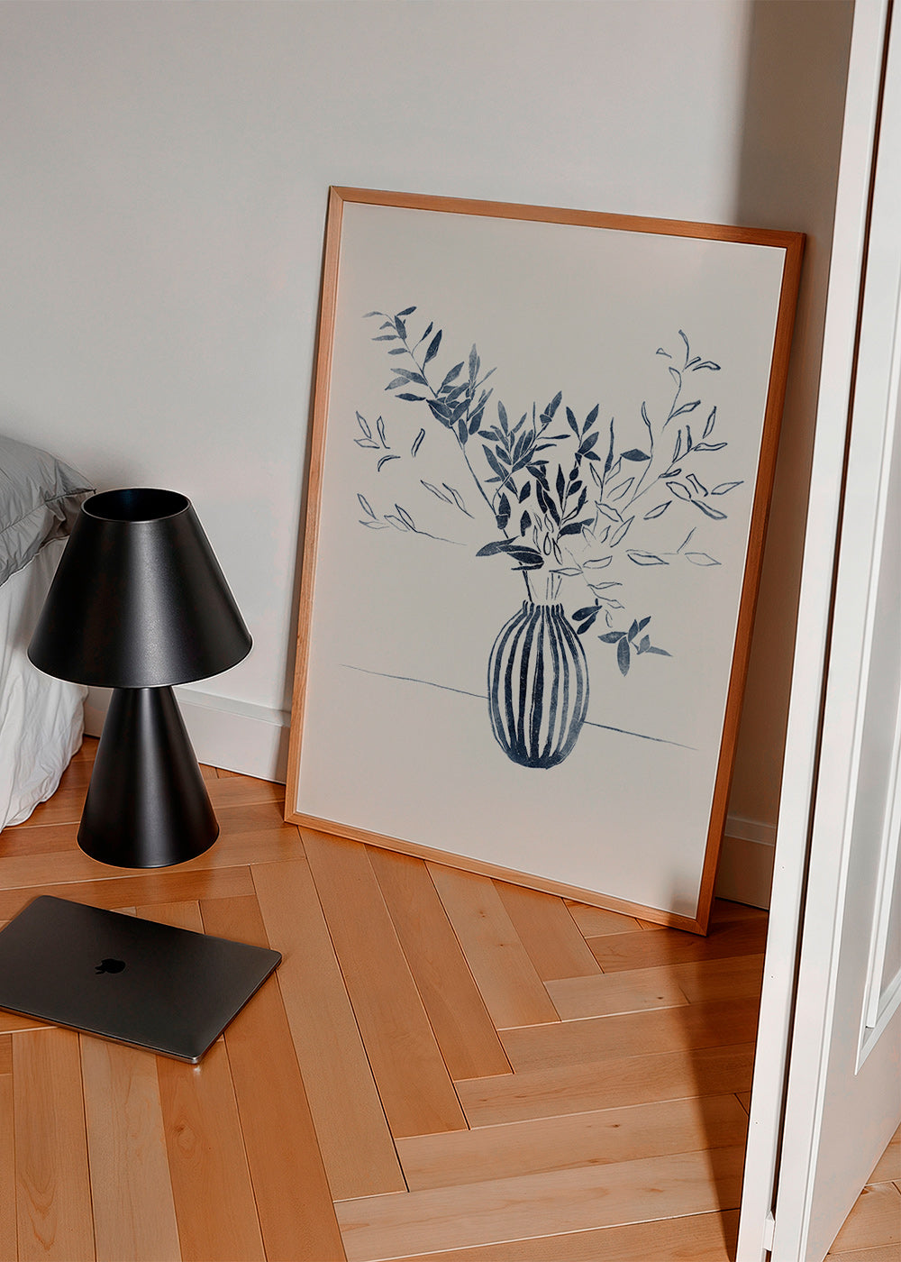 Botanisk plakat: blå grene i vase – Product1