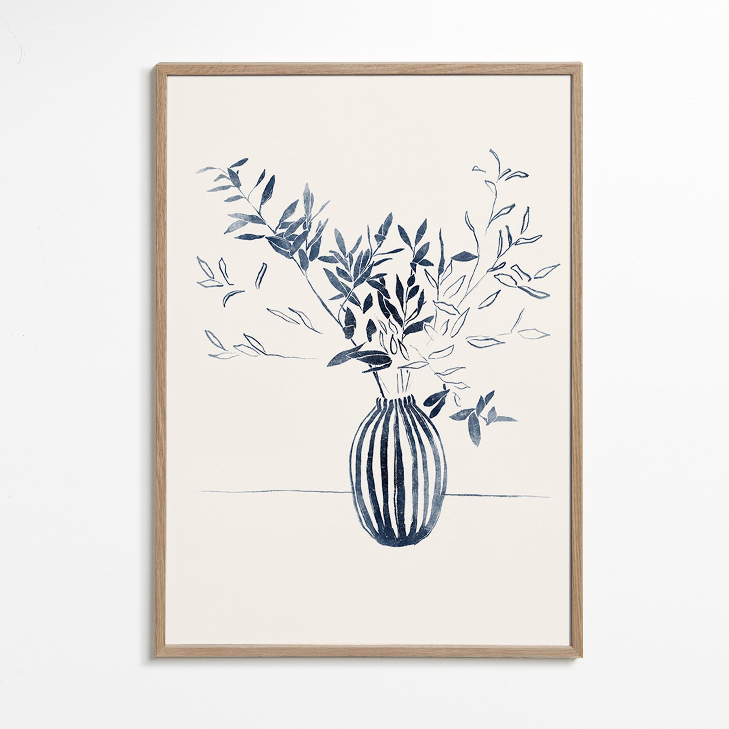 Botanisk plakat: blå grene i vase – Oak Frame