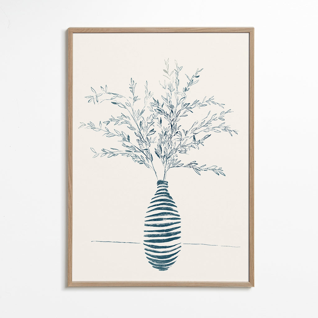 Botanisk plakat med blå vase – Oak Frame