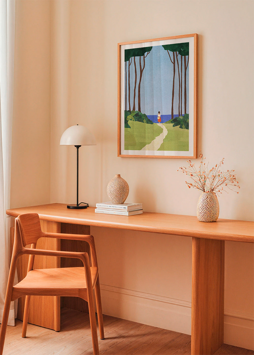 Landskabsbillede med figur ved kysten