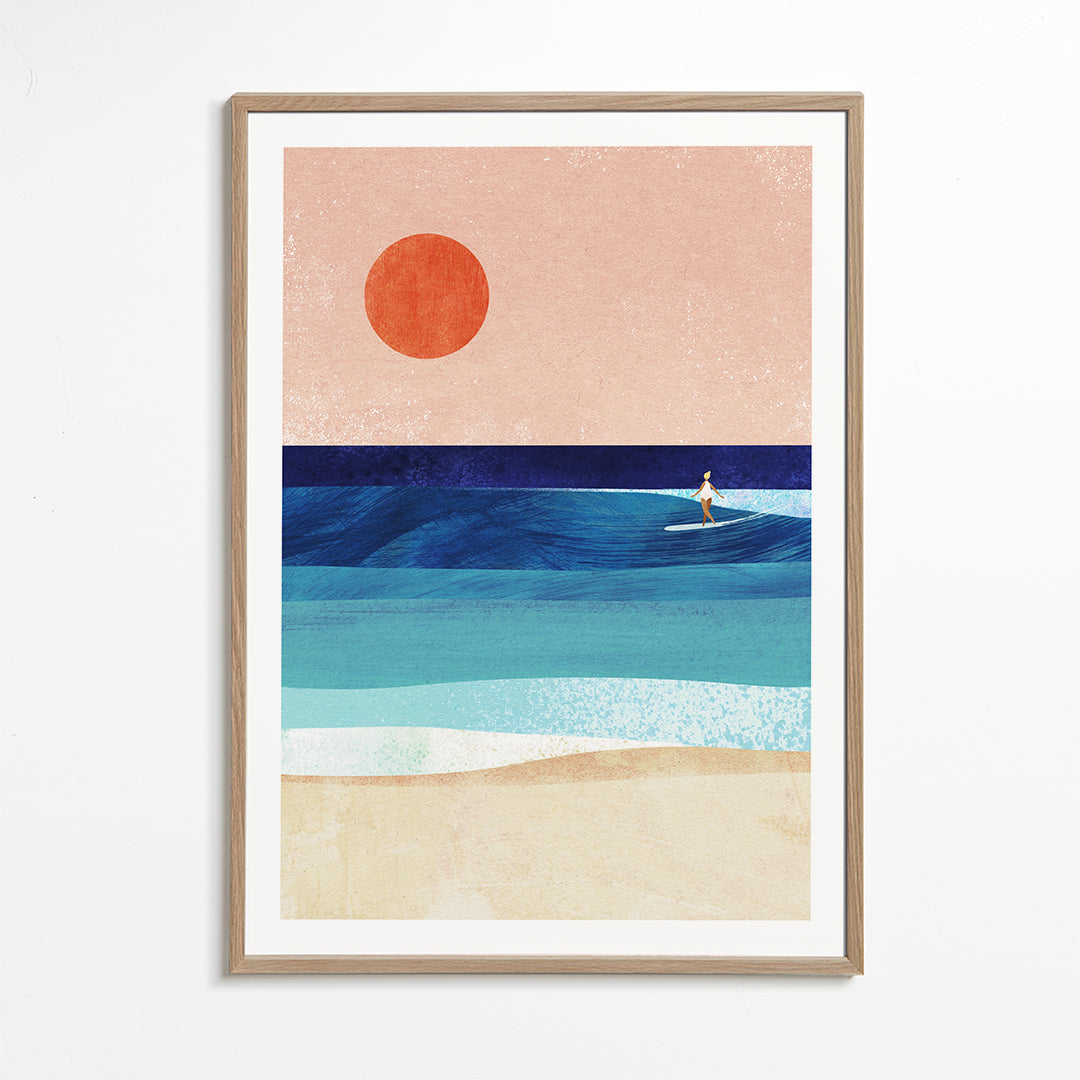 Surf-kunst: Surf-pige på minimal bølge
