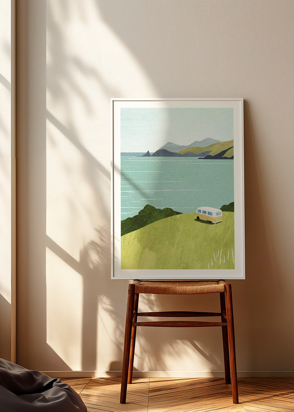 Landskabstryks med varebil ved havet