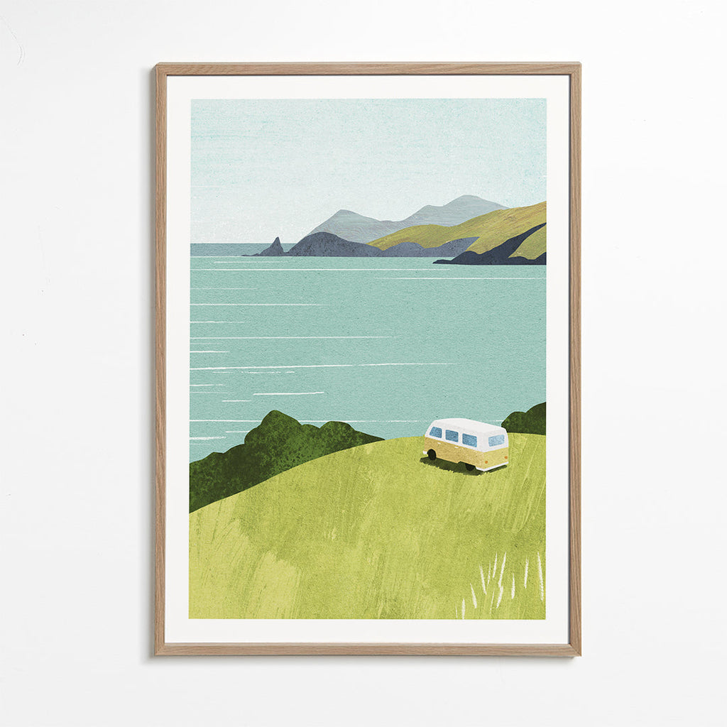 Landskabstryks med varebil ved havet