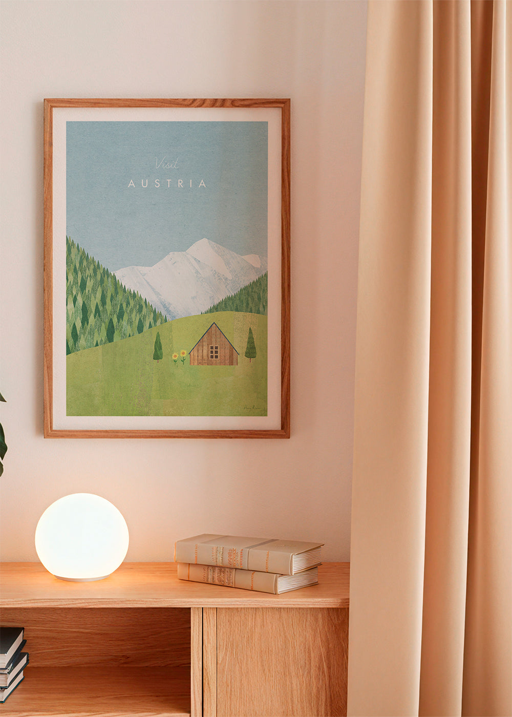 Rejseplakat med illustreret alpelandskab