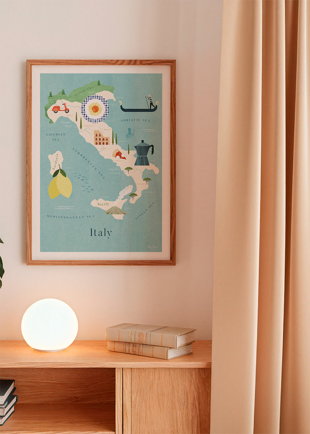 Rejseplakat: illustreret kort over Italien med kulinariske ikoner
