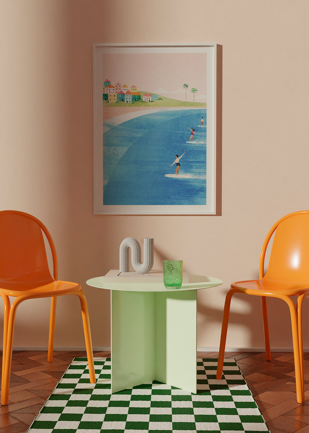 Sportkunst med surfere på pastelfarvet strand