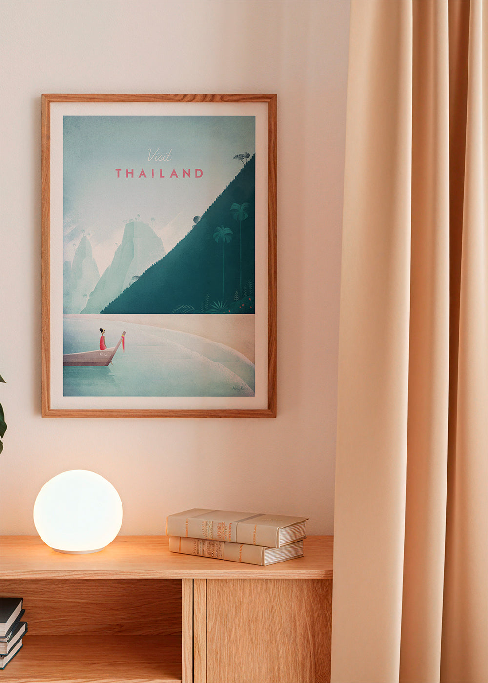 Rejseplakat strandmotiv med mole i vintage-stil