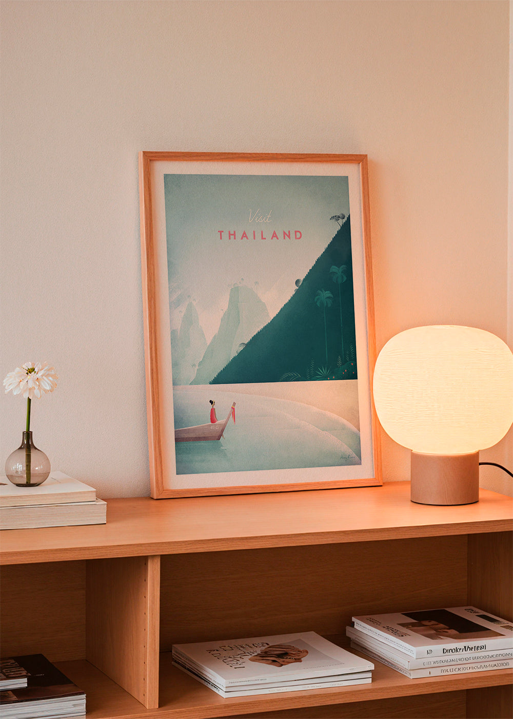 Rejseplakat strandmotiv med mole i vintage-stil