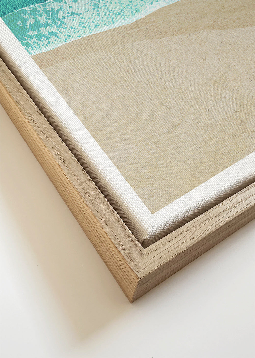 Sportkunst: surfer på turkis bølge