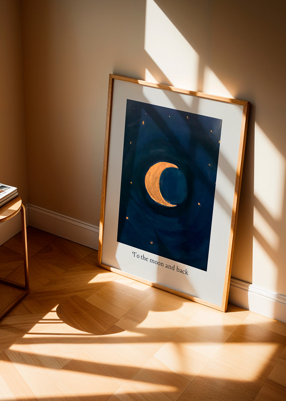 Måneillustration med gyldent halvmåne