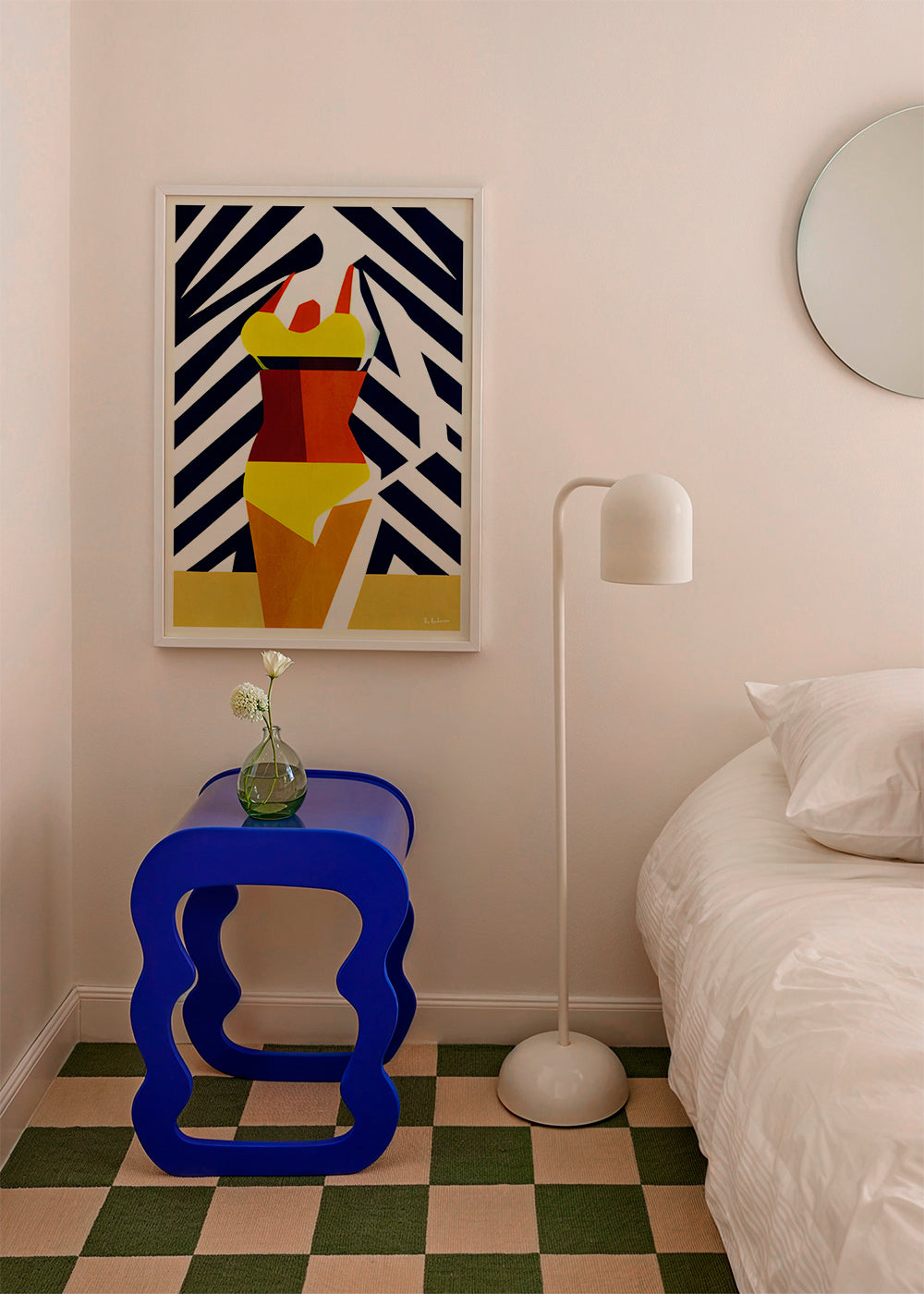 Illustration gul bikini med geometrisk mønster