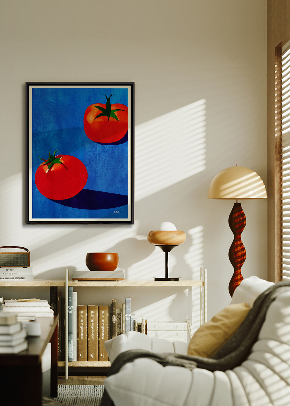 Køkkenkunst med tomater på blåt
