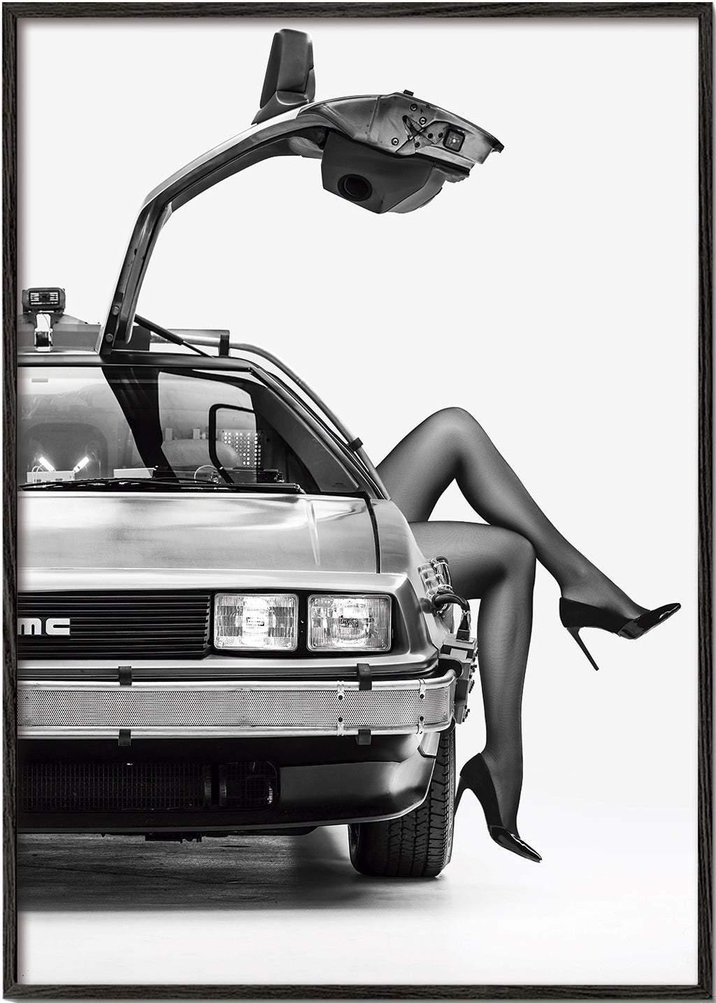 Sort-hvid kunst: DeLorean med stiliserede ben