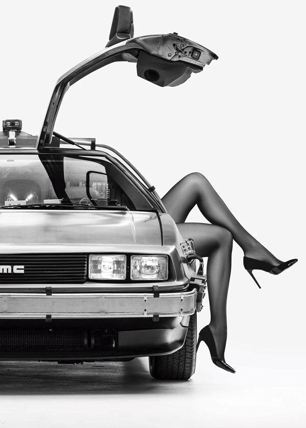 Sort-hvid kunst: DeLorean med stiliserede ben