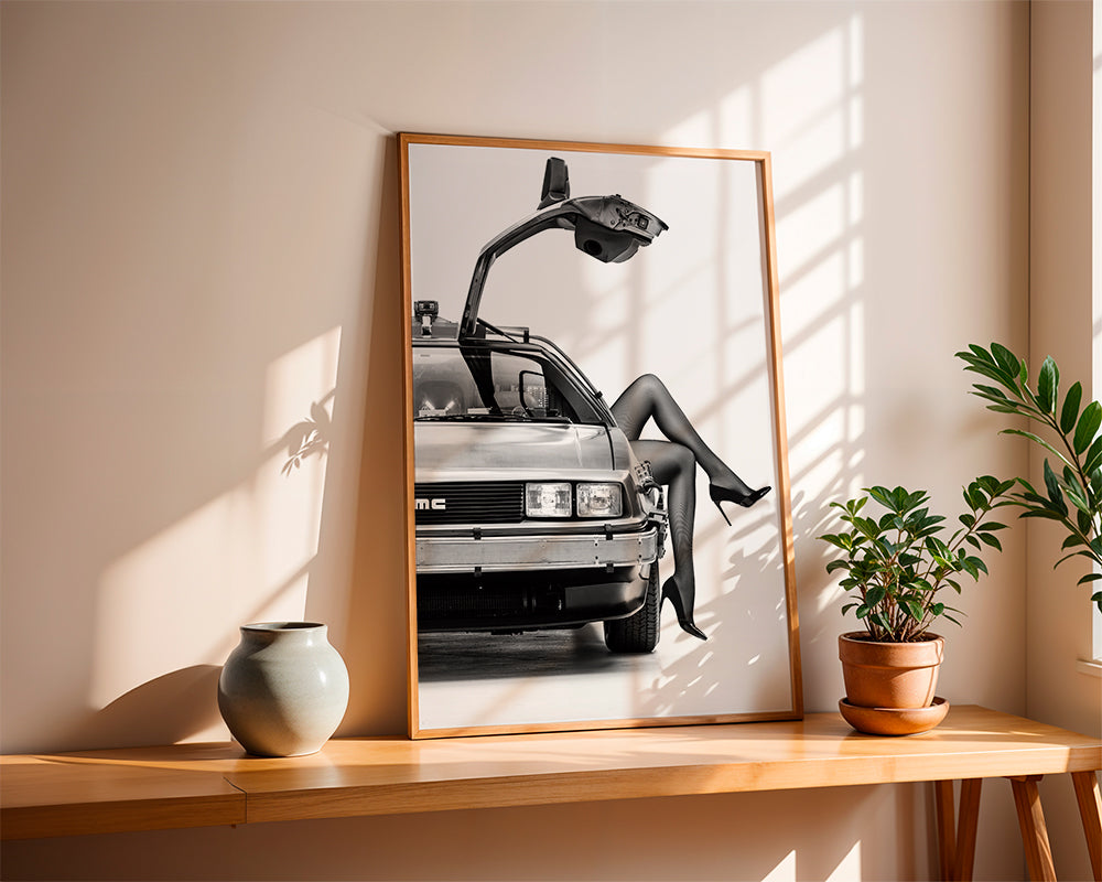 Sort-hvid kunst: DeLorean med stiliserede ben