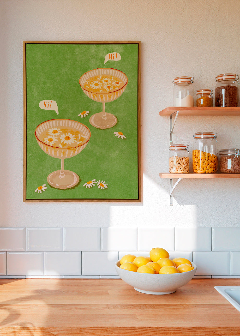 Botanisk plakat med glas og margueritter