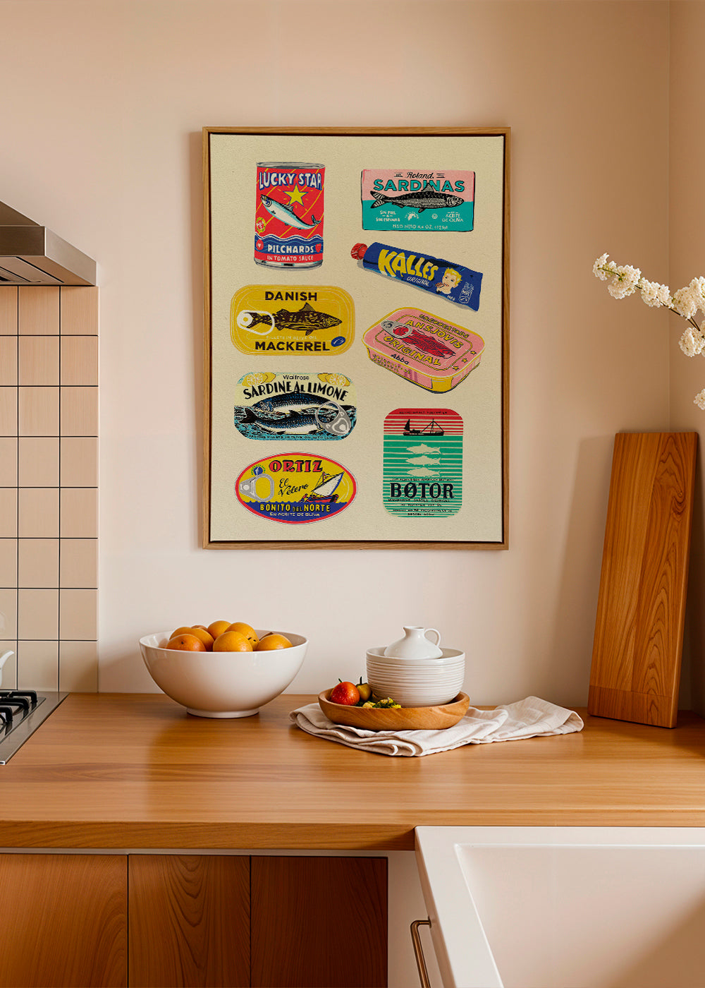 Køkkenkunst med illustrerede konservesetiketter