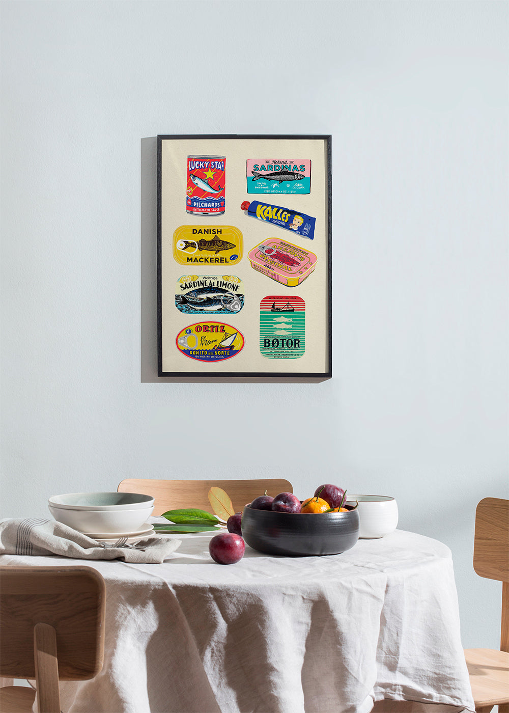 Køkkenkunst med illustrerede konservesetiketter