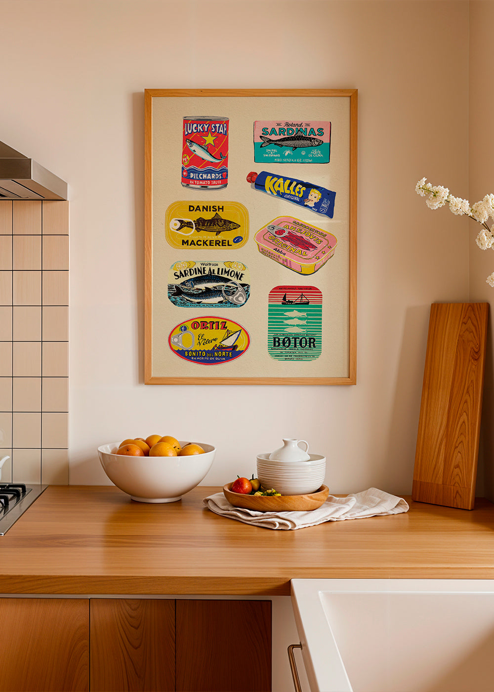 Køkkenkunst med illustrerede konservesetiketter